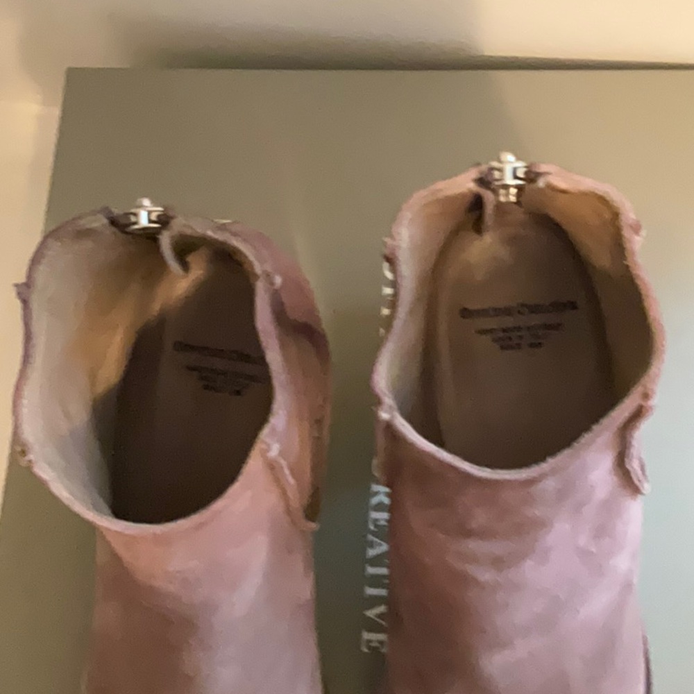 Beautiful suede boots. - Picture 5 of 6